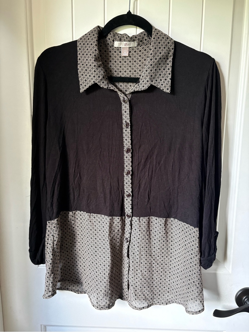 roz & ali Black and Cream Patterned Button-Front Womens Blouse